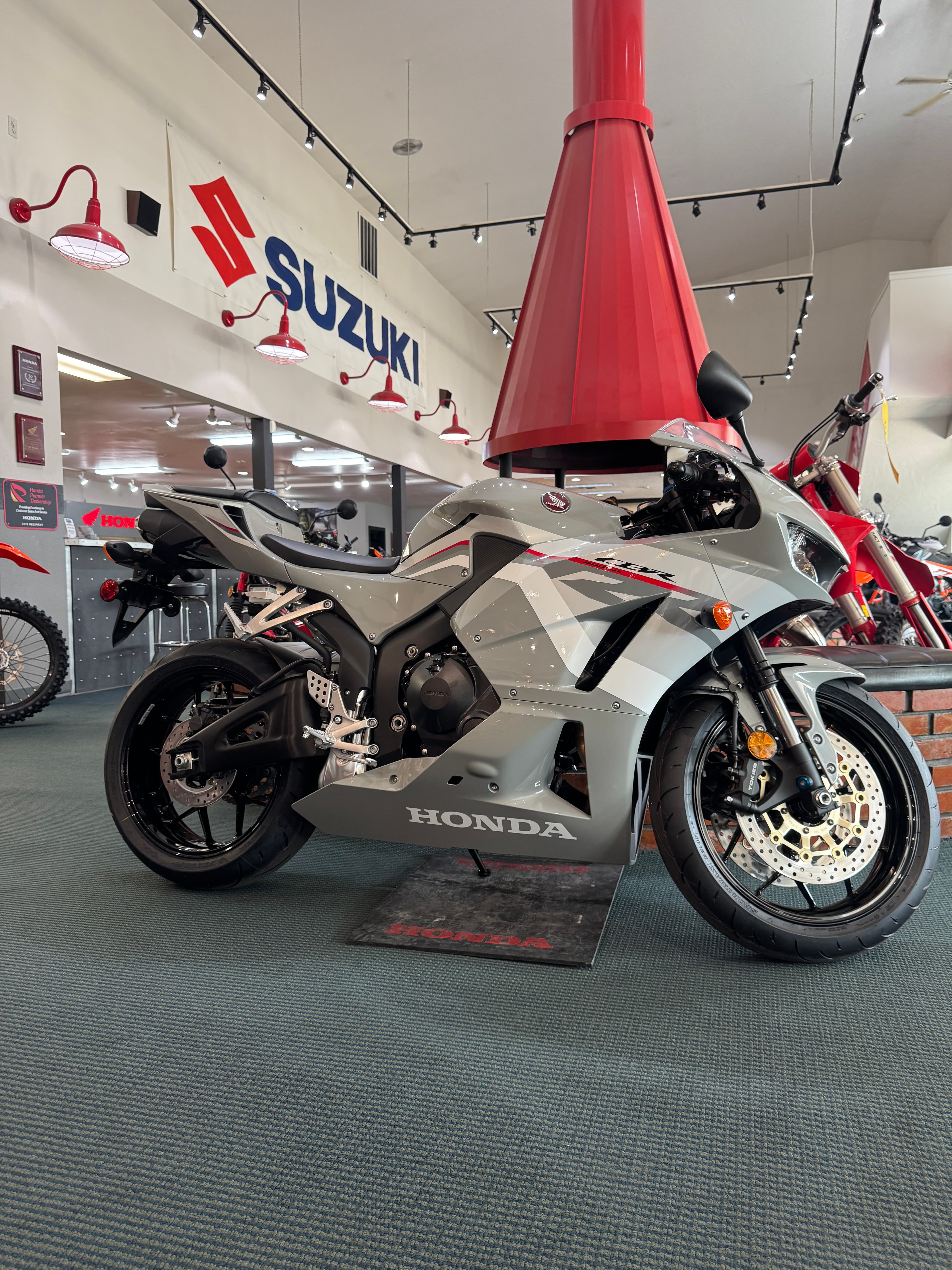 2026 Honda CBR600RR-media-2